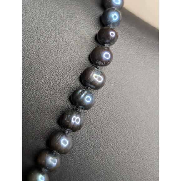 Vintage Black Freshwater Pearl Hand-Knotted Slightly Graduated 18" Necklace - Picture 10 of 12